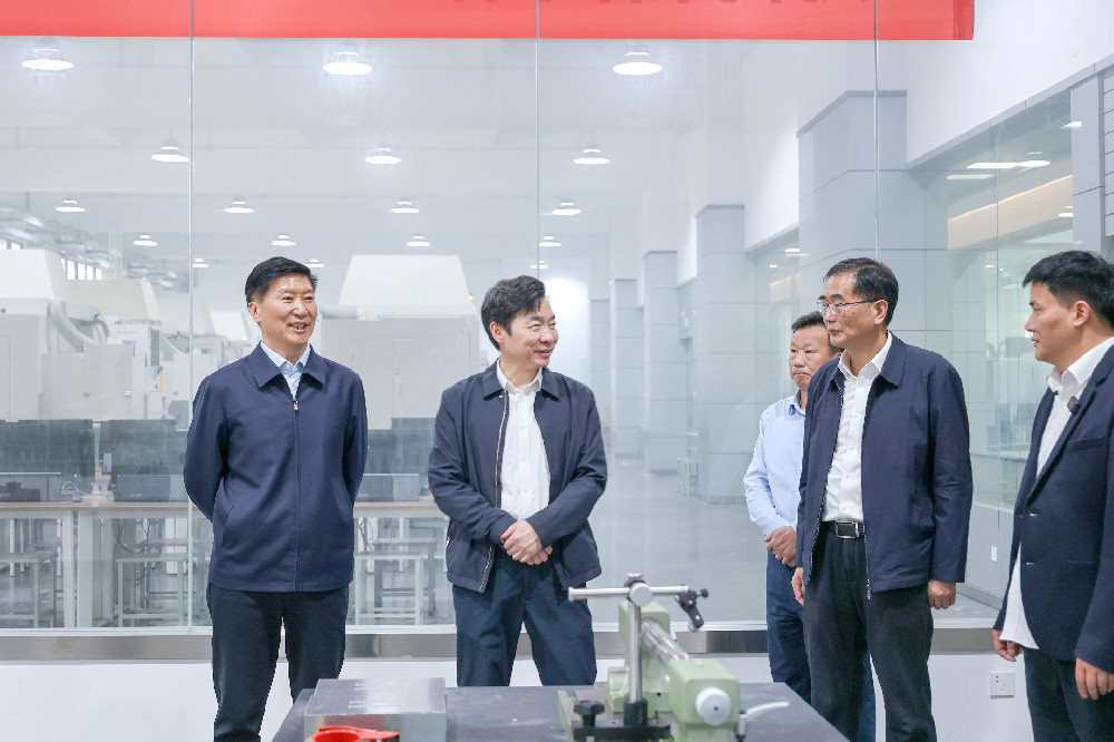 省政协副主席张乐夫调研智能制造···